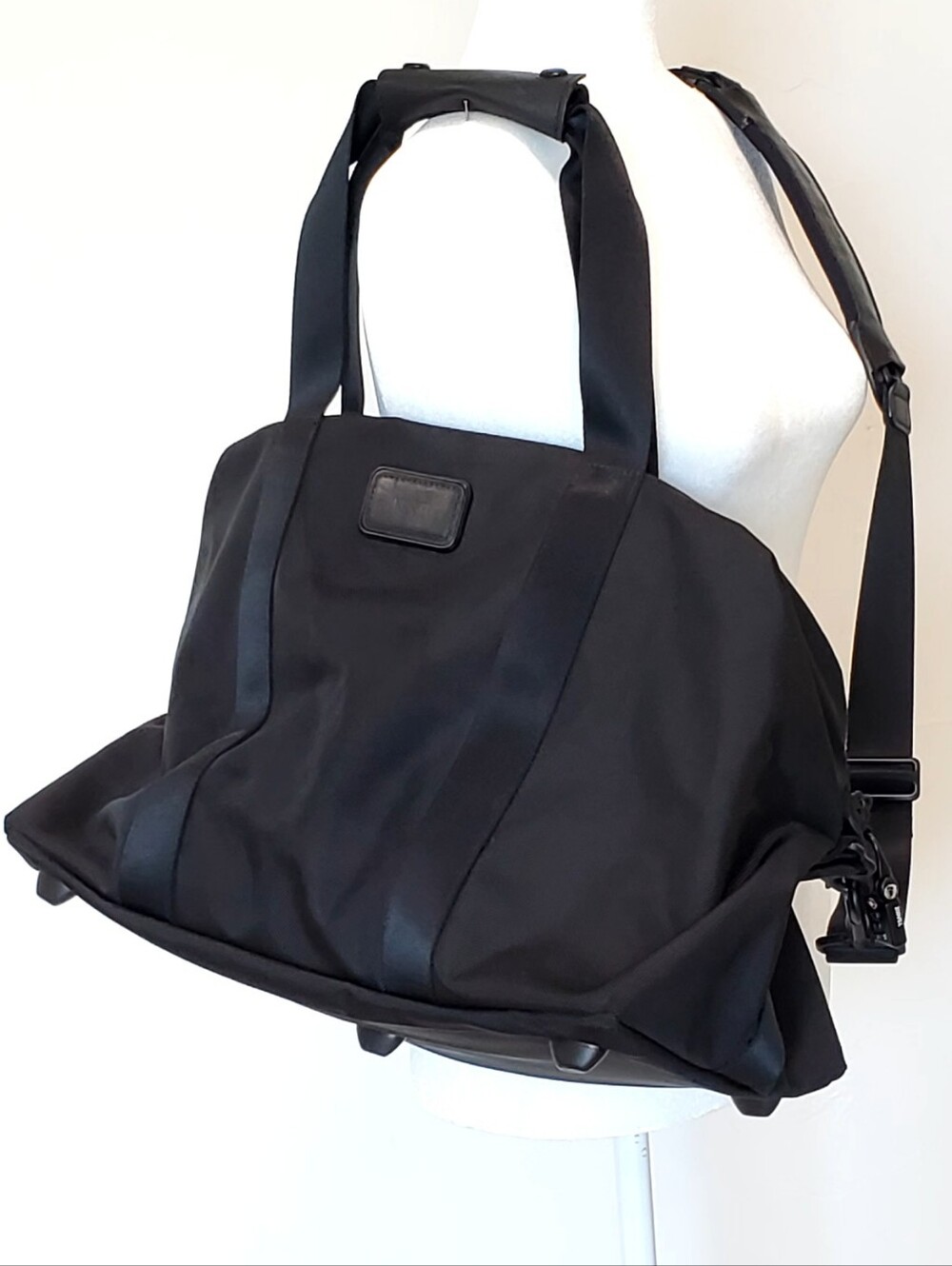 Tumi Alpha 2 Series Black Ballistic Nylon Snap Side Expanding Travel Duffle Bag